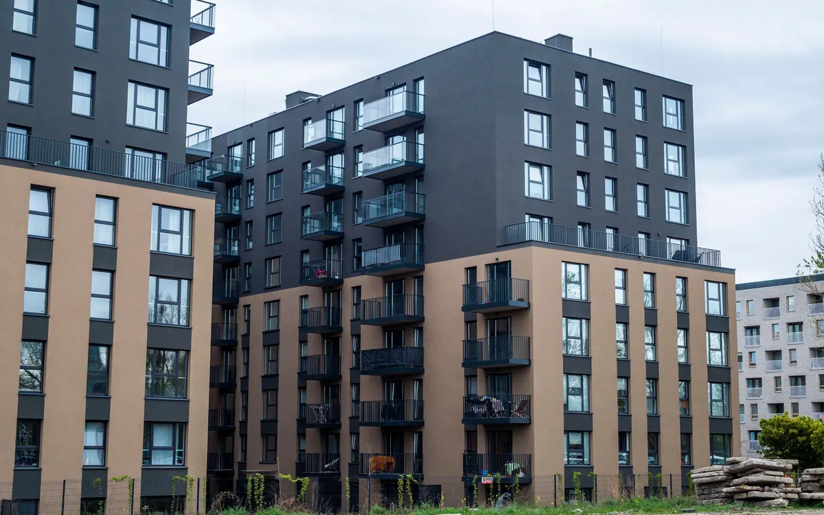 Größerer moderner Wohnkomplex
