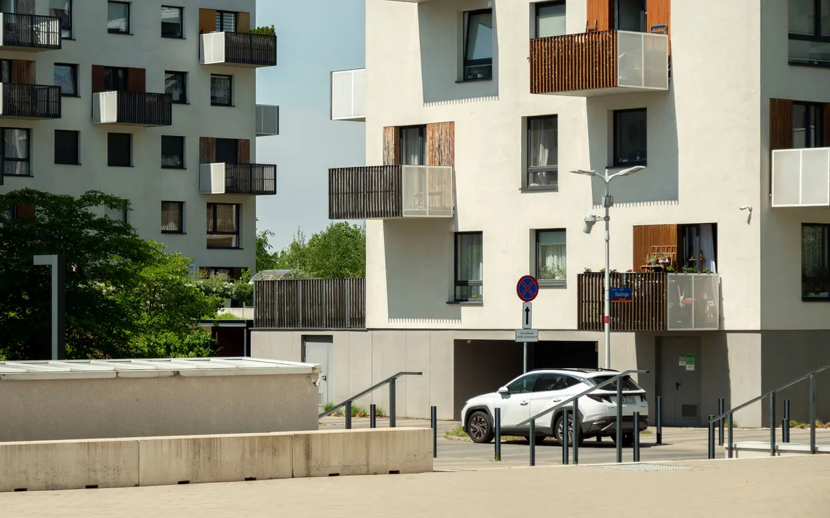 Mehrere moderne Wohngebäude als zusammengehöriger Bestand